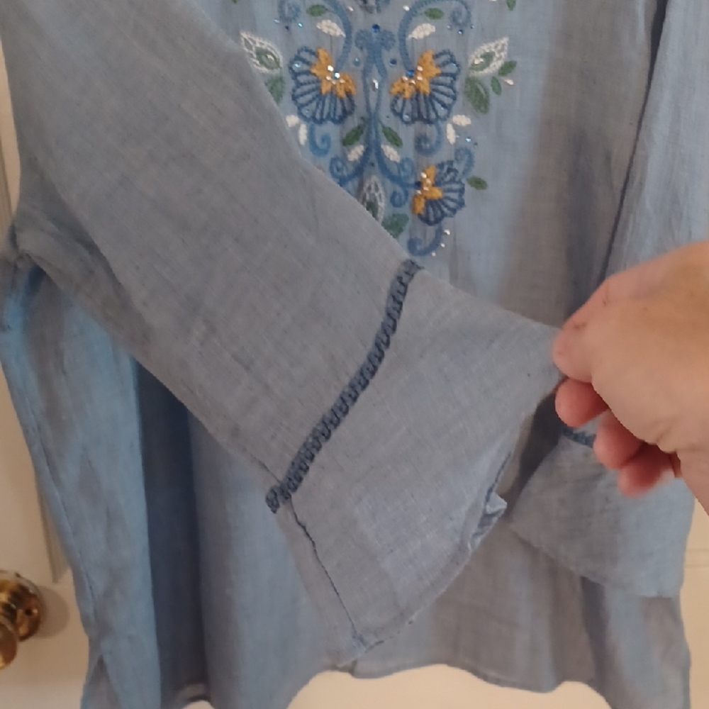 Alfred Dunner Blue Embellished Bell Sleeve Tunic Tip Size Large - Picture 3 of 5